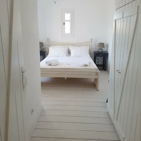 Tinos Tanaos *