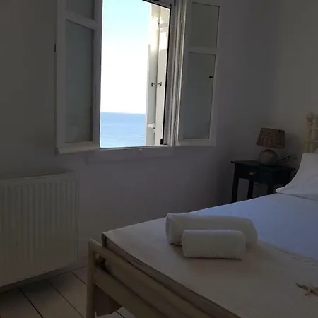 Tinos Tanaos Vila *