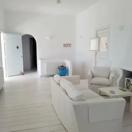 Tinos Tanaos Vila Kardhianí