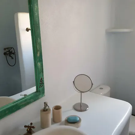 Tinos Tanaos Vila *